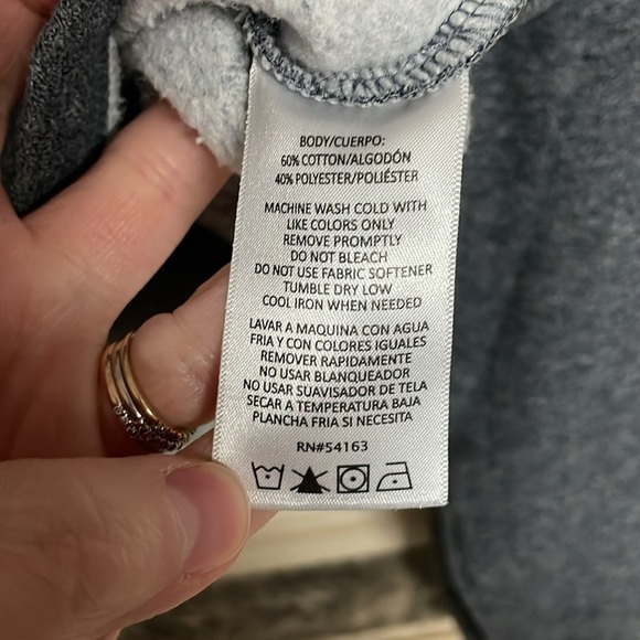 Calvin Klein size XL gray crop sweatshirt - Picture 4 of 6